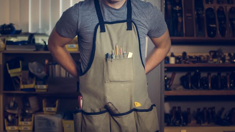 Top-5-Heavy-Duty-Work-Aprons-for-Men-and-Women